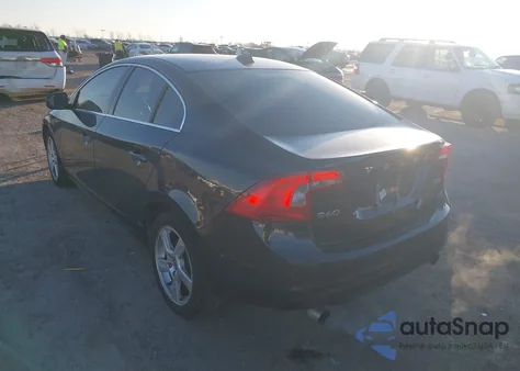 2013 Volvo S60 T5/T5 Platinum/T5 Premier/T5 Premier Plus z USA, uszkodzony, nr VIN YV1612FS6D2183078